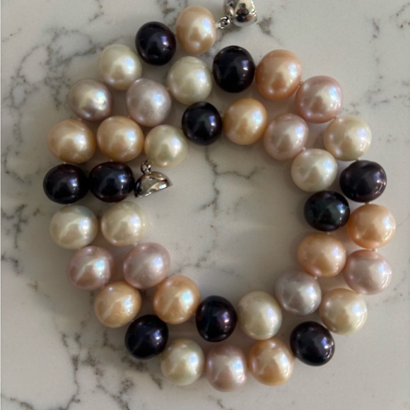 NWT Elegant multicolored Pearl Necklace - Picture 3 of 3